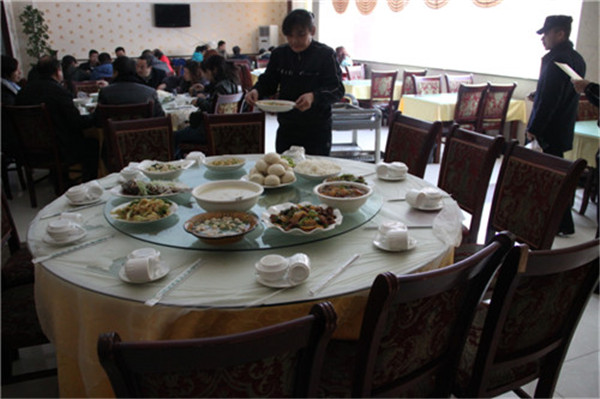 飯菜還是挺不錯的,先來一張,呵呵